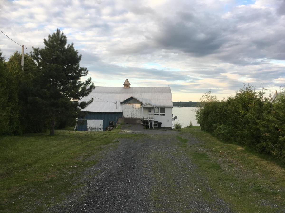 La Grange Sur Le Lac App A Et B Saint Romain Exteriér fotografie